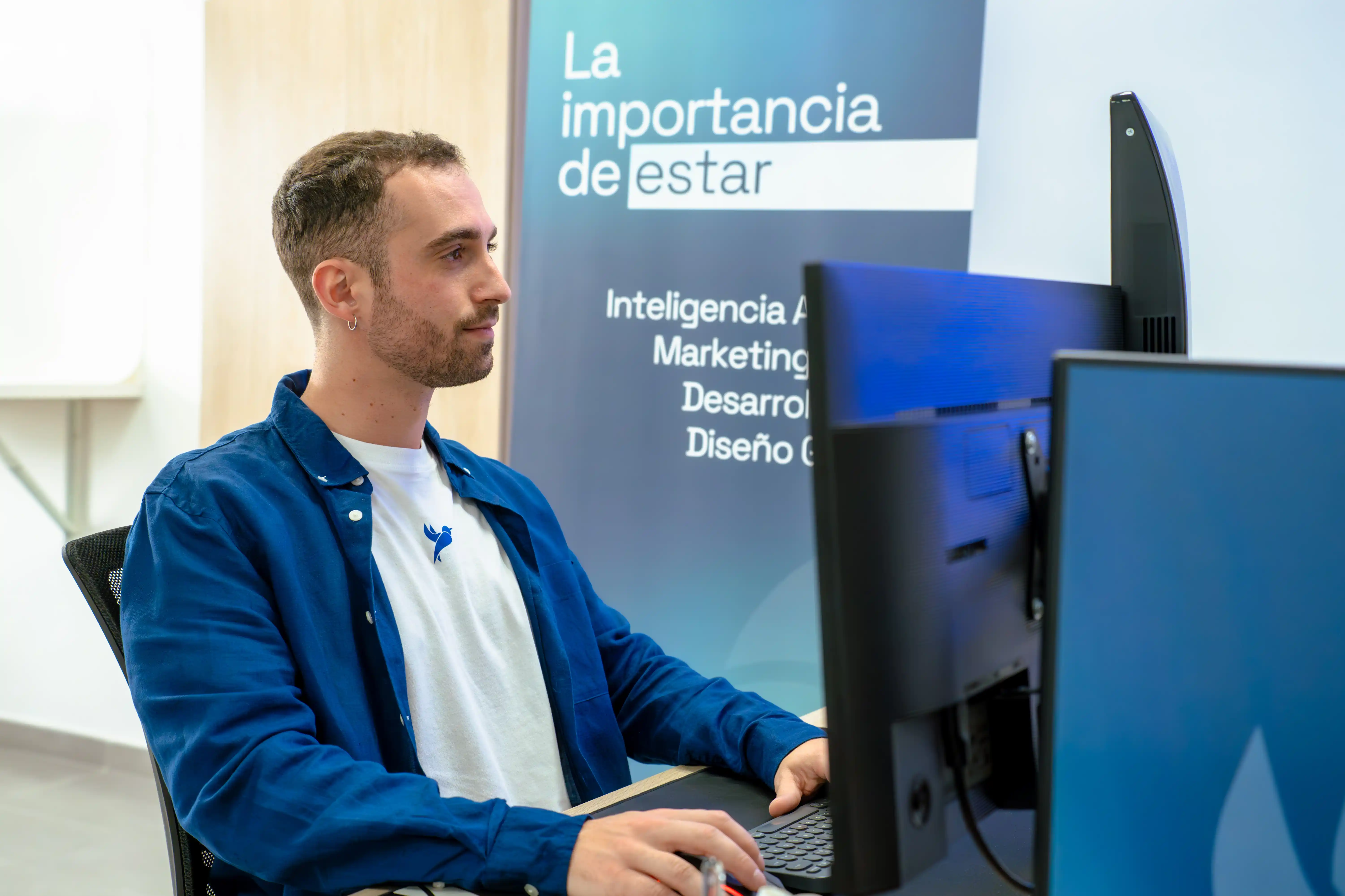 Uriel Romero responsable del área de desarrollo web